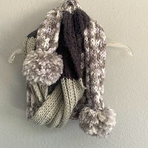 ✨SALE✨Gray Multi Pom Pom Scarf